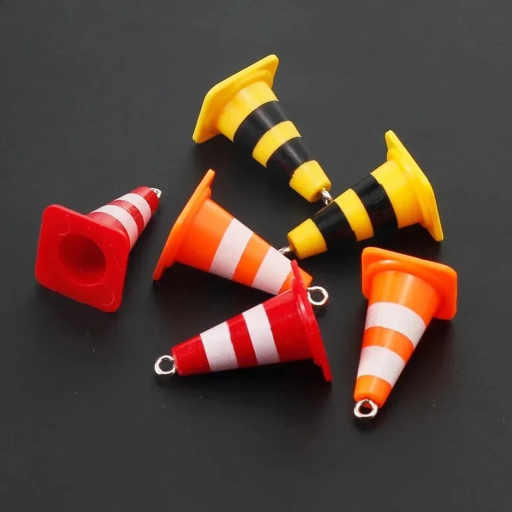 Road Traffic Cone - 10 قطع من الحلي المرحة على
