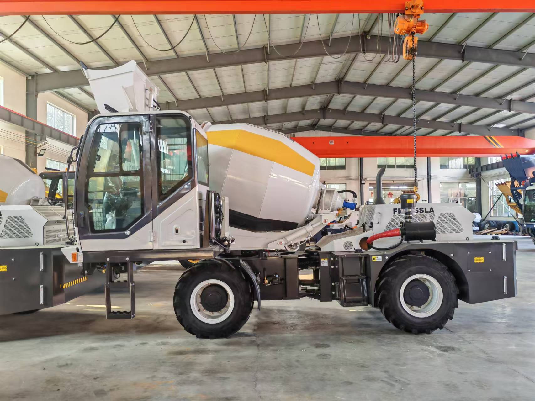 شاحنة خلاطة خرسانة ذاتية التحم - مراجعة Heavy Equipment Mixer وسعره