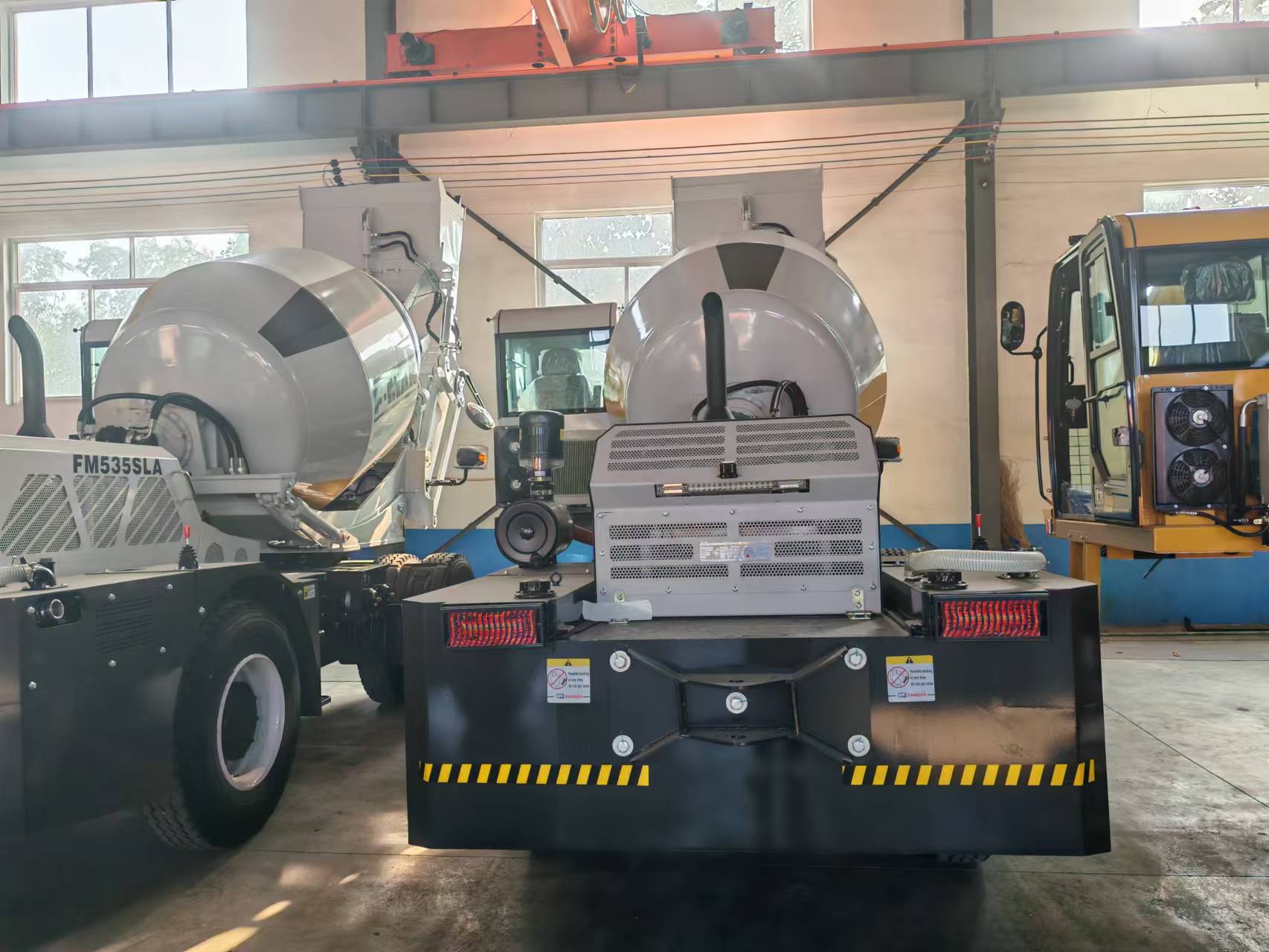 شاحنة خلاطة خرسانة ذاتية التحم - مراجعة Heavy Equipment Mixer وسعره
